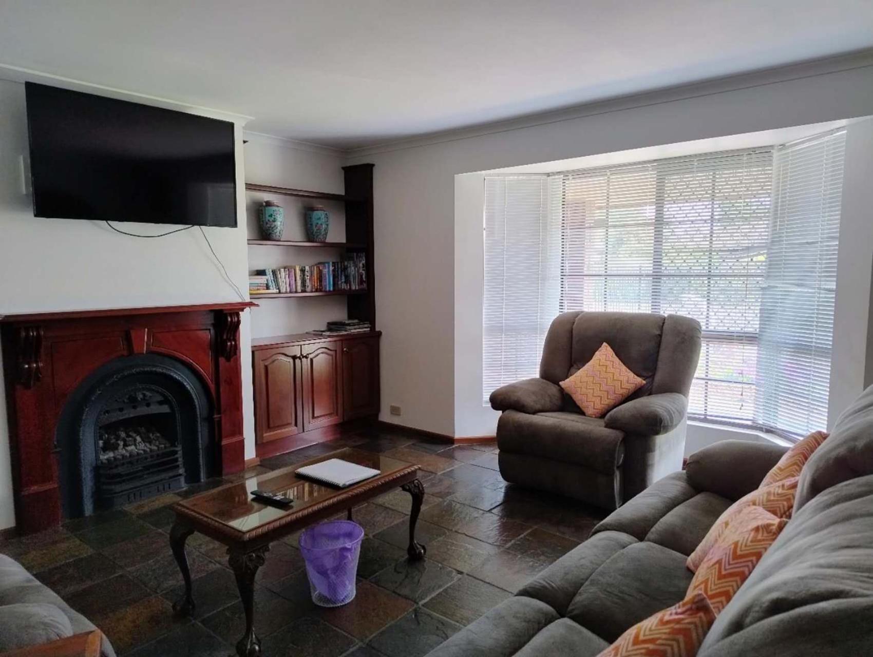 Charming 4br Retreat Near Holiday home